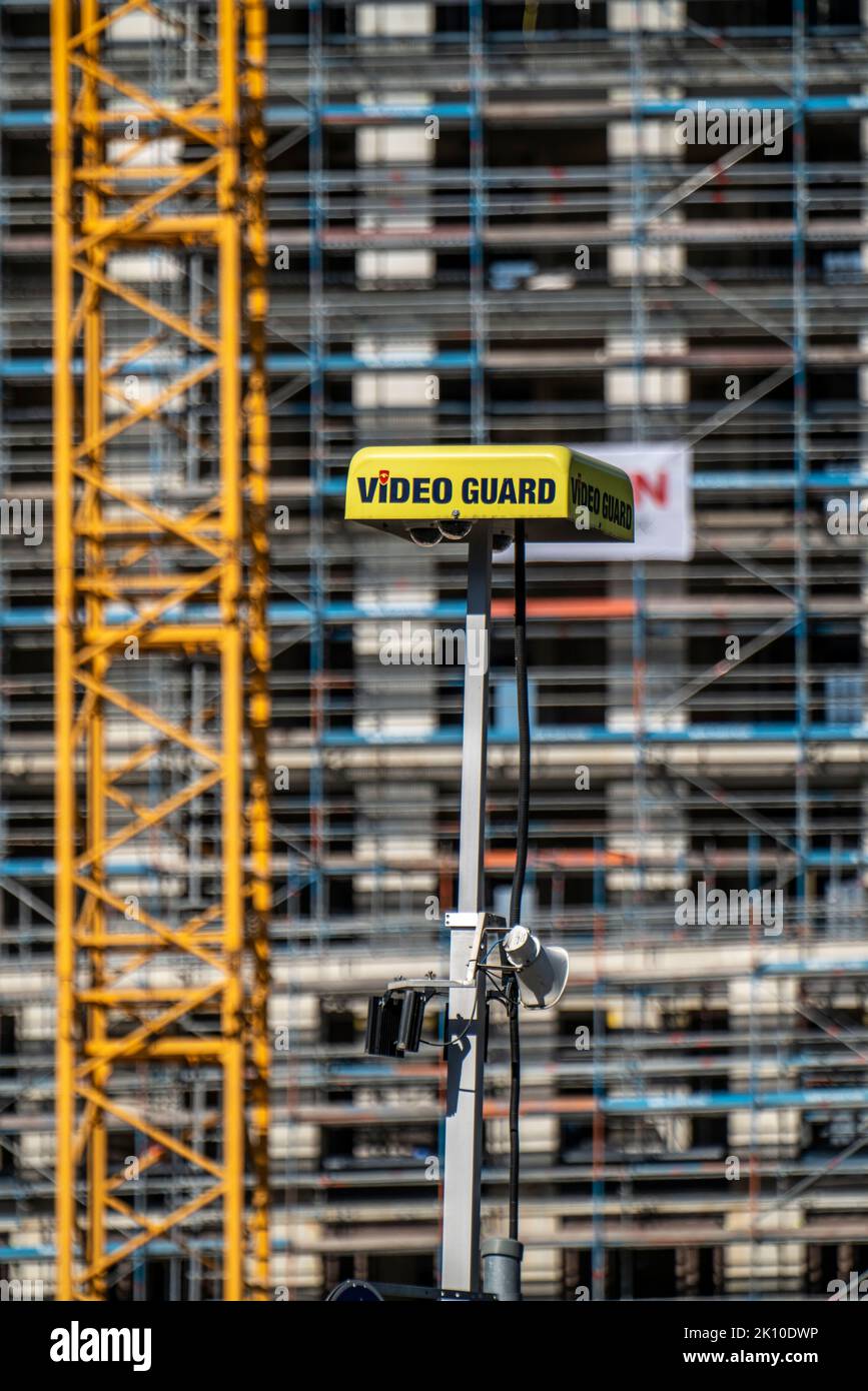 Cantiere, presso la Fiera di Colonia, nuova costruzione di un alto edificio per uffici, gru da cantiere, facciata del guscio, ponteggi, V Foto Stock
