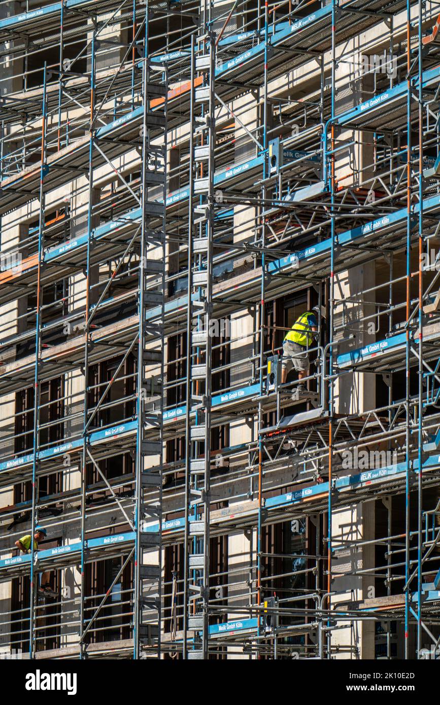 Cantiere, presso il Centro Fieristico di Colonia, nuova torre di uffici, gru da cantiere, facciata del guscio, ponteggi, gru da cantiere, NRW, Foto Stock