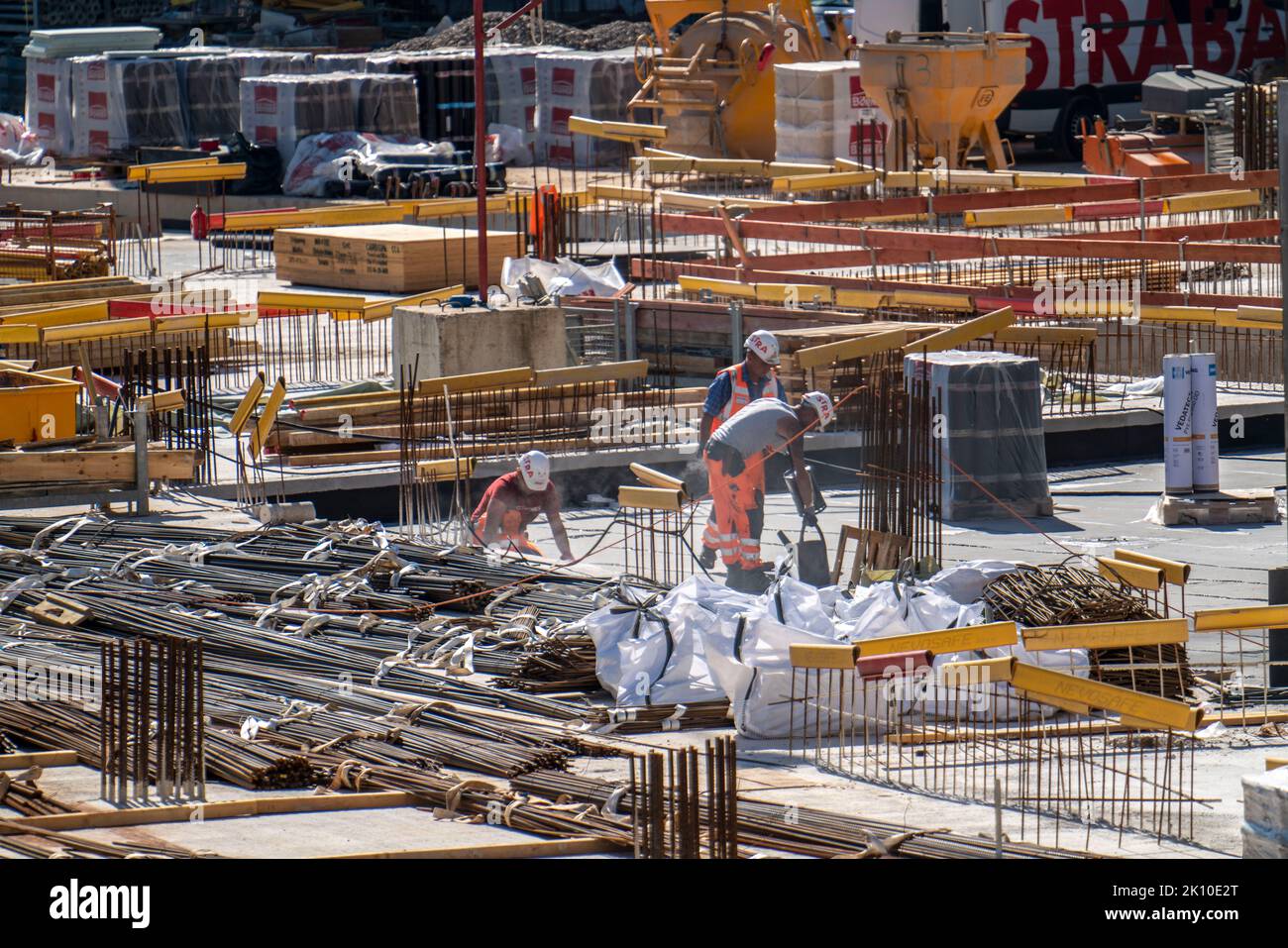 Cantiere, presso il Centro Fieristico di Colonia, nuova costruzione di un alto edificio di uffici, lavori sulle fondazioni, NRW, Germania Foto Stock