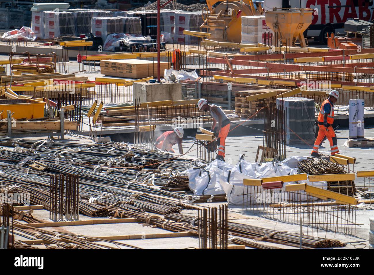 Cantiere, presso il Centro Fieristico di Colonia, nuova costruzione di un alto edificio di uffici, lavori sulle fondazioni, NRW, Germania Foto Stock