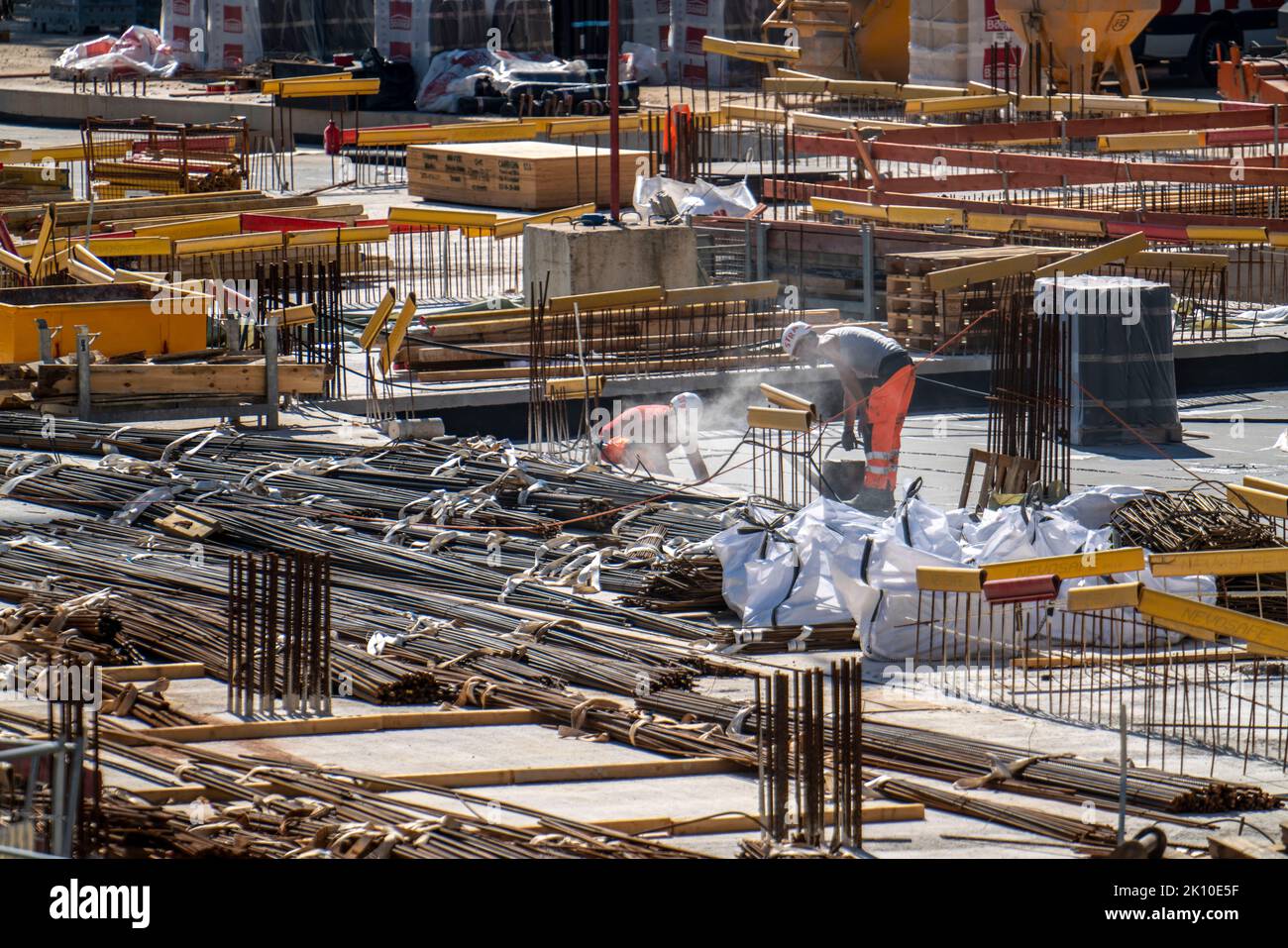 Cantiere, presso il Centro Fieristico di Colonia, nuova costruzione di un alto edificio di uffici, lavori sulle fondazioni, NRW, Germania Foto Stock