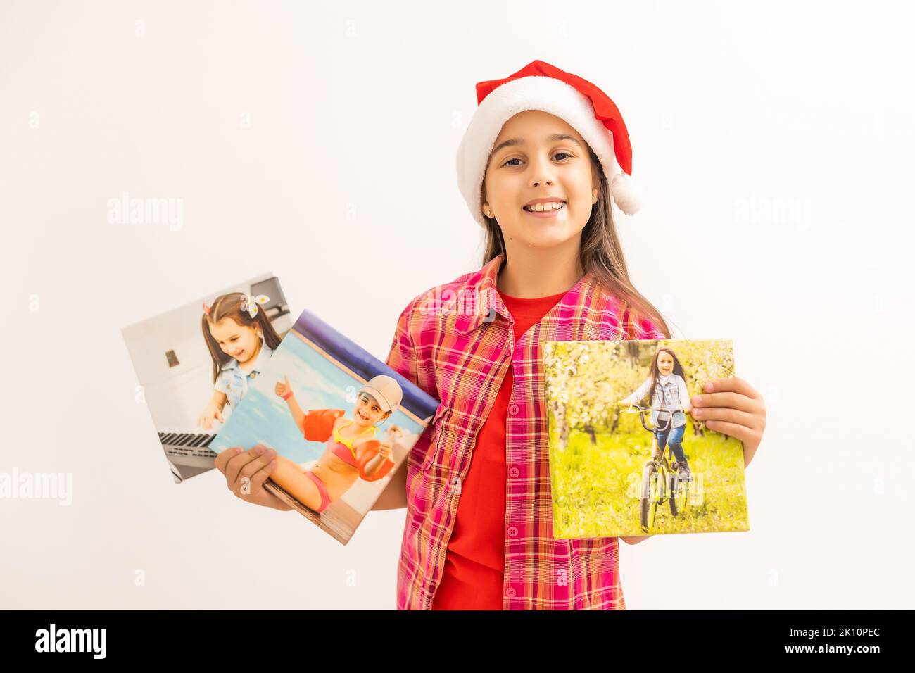 Bambina con foto su tela di Natale Foto Stock