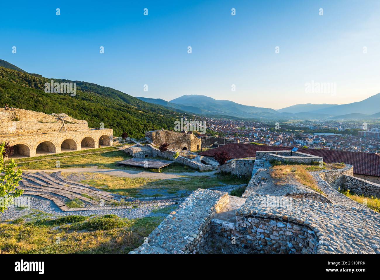 Fortezza di Prizren a Prizren, Kosovo. Conosciuta anche come la Fortezza di Kalaja, è un famoso punto di riferimento turistico a Prizren, Kosovo Foto Stock