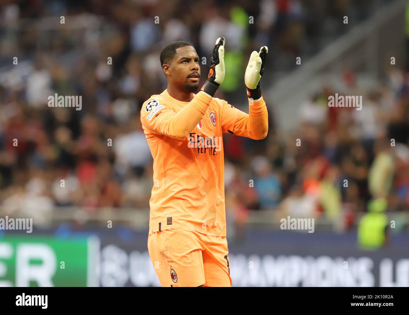 Milano settembre 14 2022 G. Meazza Stadium UEFA Champions League 2022/23 AC Milan Dinamo Zagabria nella Foto :Mike Maignan Antonio Saia Credit: Christian Santi/Alamy Live News Foto Stock