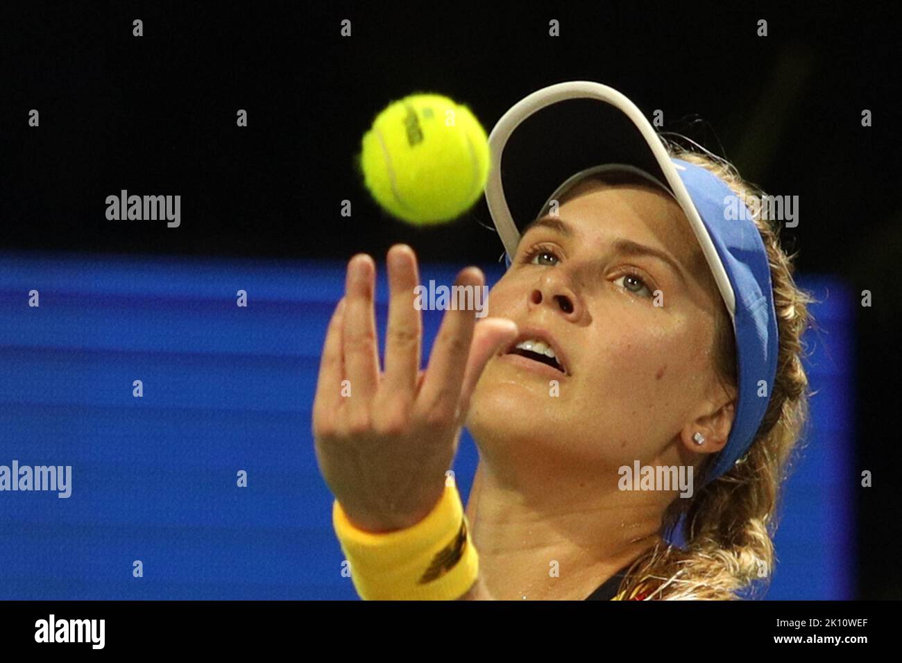 Chennai, Tamil Nadu, India. 14th Set, 2022. Tennista canadese Eugenie Bouchard in azione contro il tennista indiano Karman Kaur Thandi durante il WTA tour Chennai Open 2022 torneo di tennis a Chennai. (Credit Image: © Sri Loganathan/ZUMA Press Wire) Credit: ZUMA Press, Inc./Alamy Live News Foto Stock