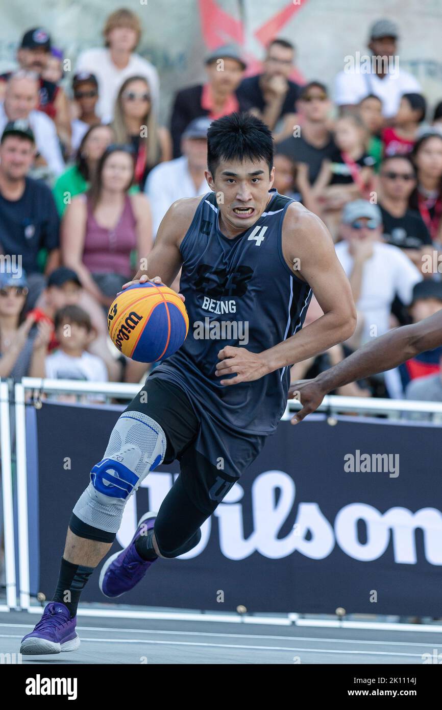 Montreal, Canada, 03 settembre 2022: Hanyu Guo (grigio) del Team Beijing della Cina in azione durante il pool round contro il Team Princeton degli Stati Uniti d'America di 2022 FIBA 3x3 World Tour Montreal Masters a Place des Festivals a Montreal, Canada. La squadra cinese di Pechino ha vinto il gioco con il punteggio 19-18. Foto Stock