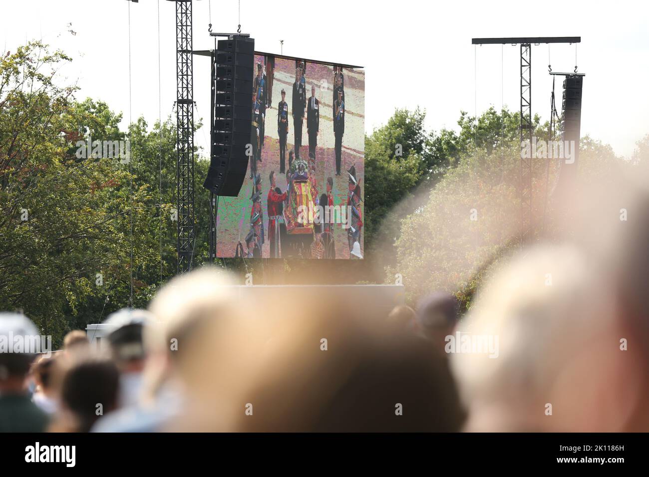LONDRA, INGHILTERRA - 14 SETTEMBRE: I lutto assistono alla processione per lo Stato sdraiato della Regina Elisabetta II presso il sito di Hyde Park il 14 settembre 2022 ben Booth 14,2022 settembre Foto Stock