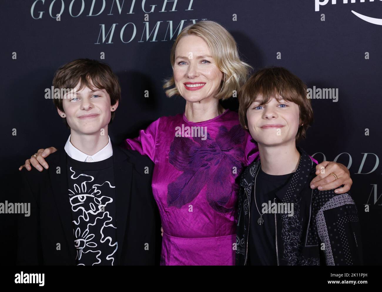 New York, Stati Uniti. 14th Set, 2022. Cameron Crovetti, Naomi Watts e Nicholas Crovetti arrivano sul tappeto rosso alla prima di New York 'Goodnight Mommy' di prime Video al Metrograph mercoledì 14 settembre 2022 a New York City. Foto di John Angelillo/UPI Credit: UPI/Alamy Live News Foto Stock