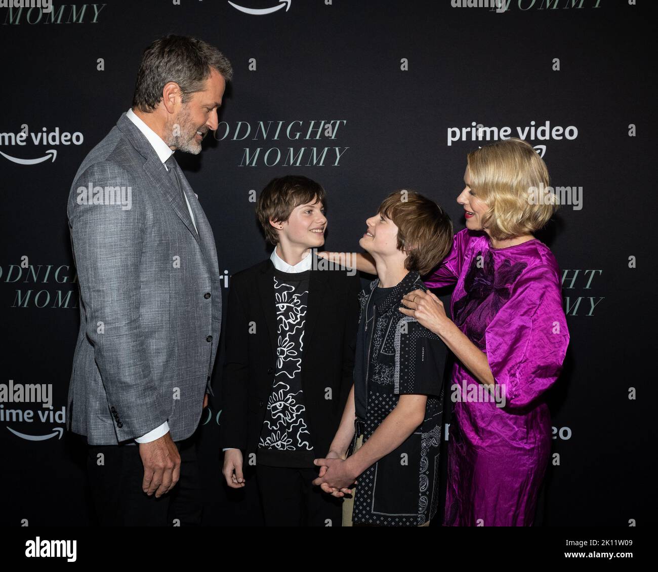 New York, Stati Uniti. 14th Set, 2022. (L-R) Peter Hermann, Cameron Crovetti, Nicholas Crovetti e Naomi Watts partecipano alla prima a New York di “Goodnight Mommy” al Metrograph di New York, NY, il 14 settembre 2022. (Foto di Gabriele Holtermann/Sipa USA) Credit: Sipa USA/Alamy Live News Foto Stock