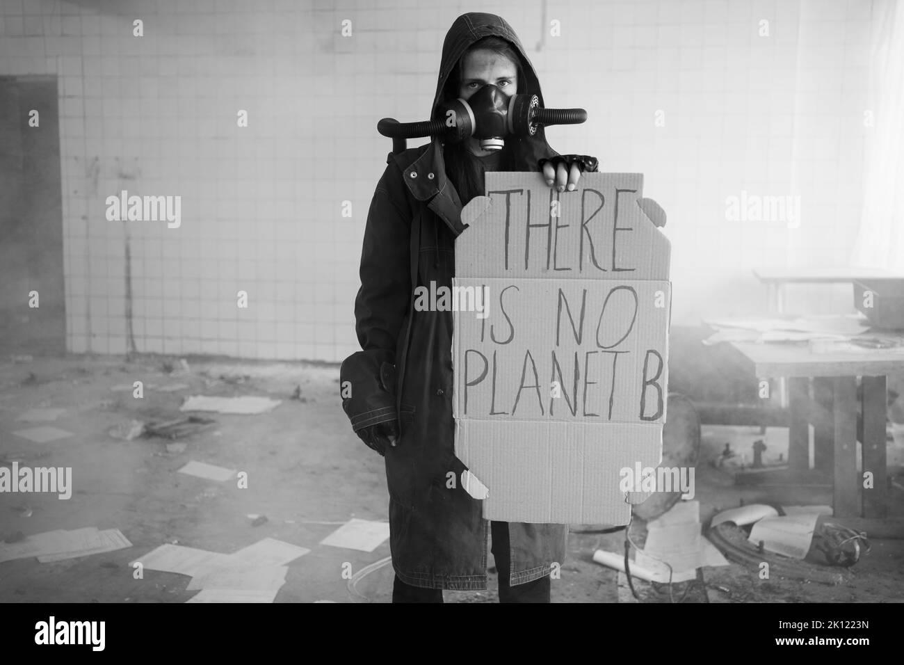 Protesta. Riscaldamento globale. Poster fatto in casa al rally ambientale. Un segno fatto in casa, dicendo che non c'è nessun pianeta b, sopravvissuto in post apocalisse contro cli Foto Stock