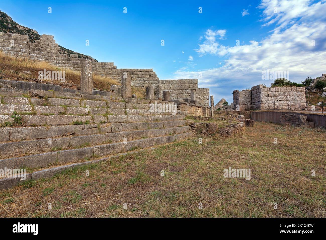 Rovine della porta Arcadiana e mura nei pressi dell'antica Messene (Messini). Grecia. Foto Stock