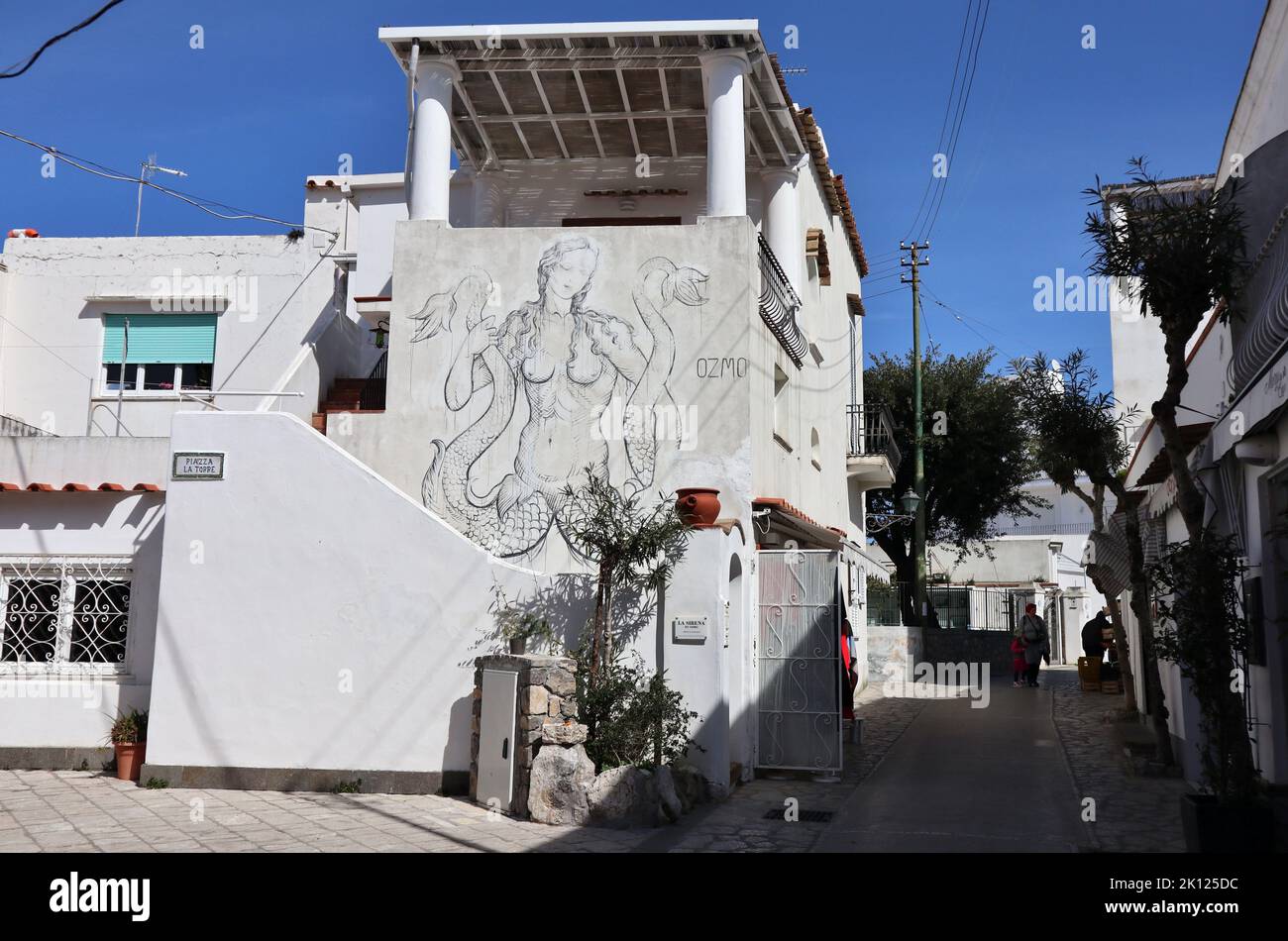 Anacapri - Murale la Sirena di Ozmo in Piazza la Torre Foto Stock