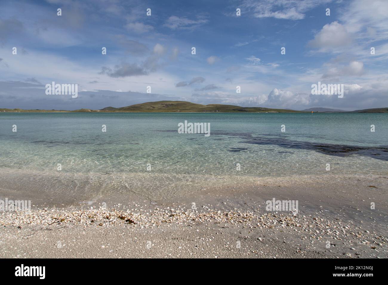 Mare cristallino a Traigh Mhor Beach, Isola di barra, Ebridi esterne, Isole occidentali, Scozia, Regno Unito, Gran Bretagna Foto Stock