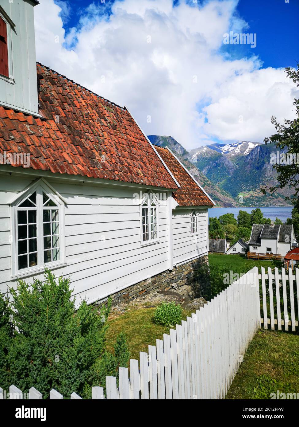 Undredal la più piccola chiesa a stavata del Nord Europa. Foto Stock