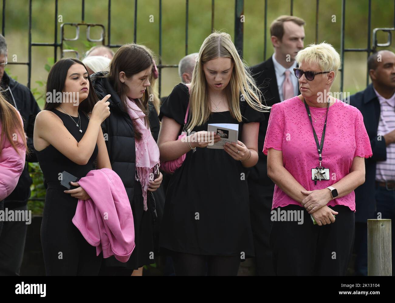 Lutto al funerale di Olivia Pratt-Korbel, nella chiesa di Santa Margherita Maria a Knotty Ash. La bambina di nove anni è stata sparata a casa sua a Dovecot, Liverpool. Data immagine: Giovedì 15 settembre 2022. Foto Stock