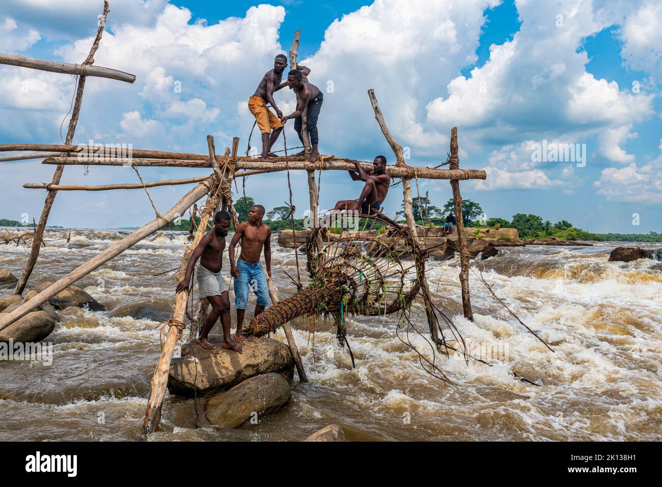 Pescatori indigeni della tribù Wagenya, fiume Congo, Kisangani, Repubblica Democratica del Congo, Africa Foto Stock