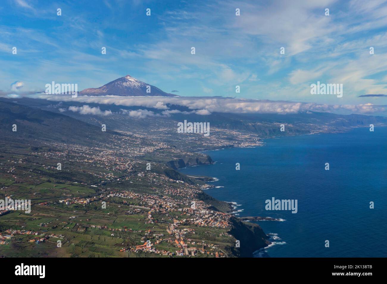 Santa Cruz de Tenerife e Monte Teide, Tenerife, Isole Canarie, Spagna, Atlantico, Europa Foto Stock