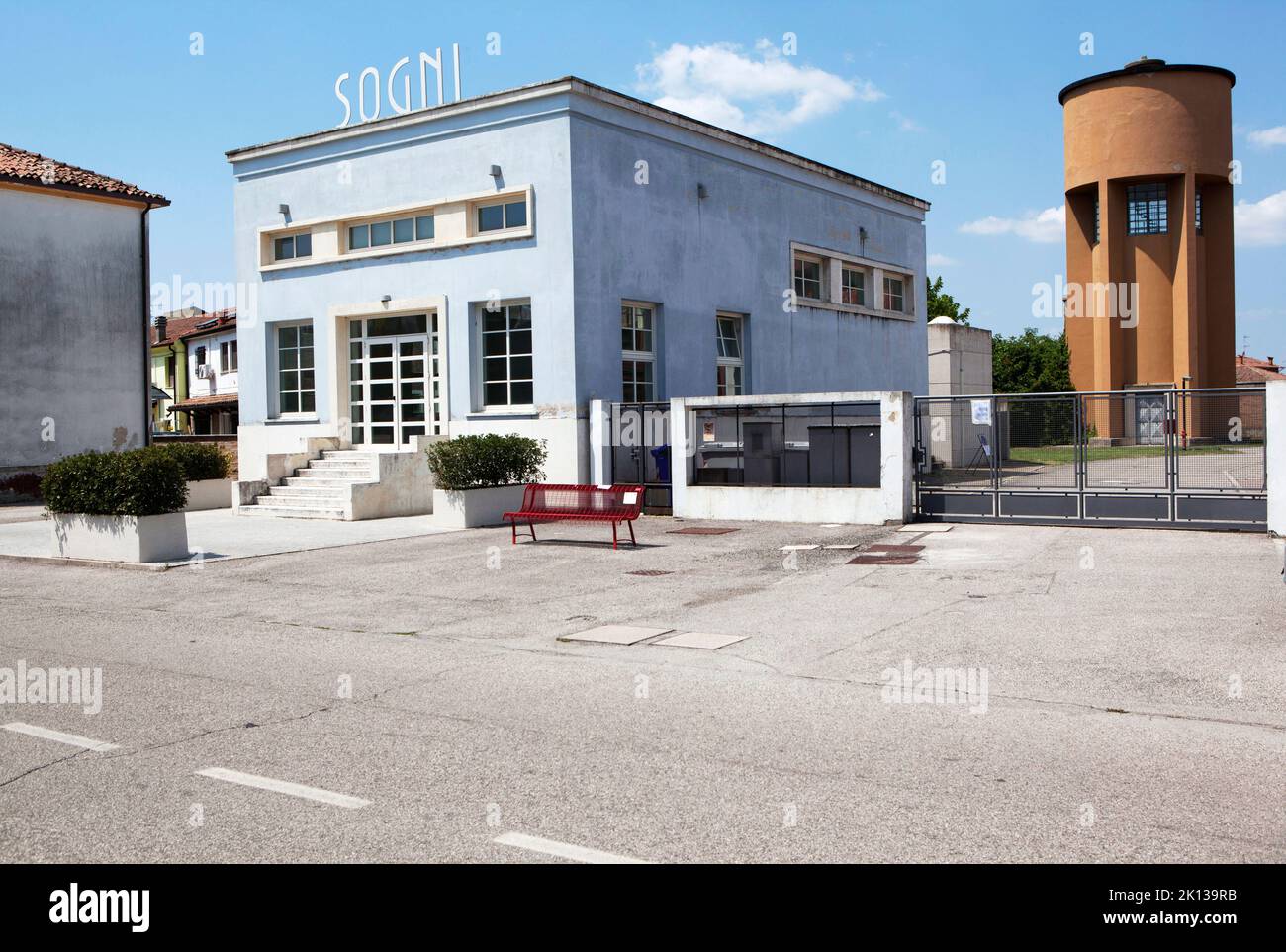 La Casa dei sogni e la Torre dell'acqua, Trisigallo, Provincia di Ferrara, Emilia-Romagna, Italia, Europa Foto Stock