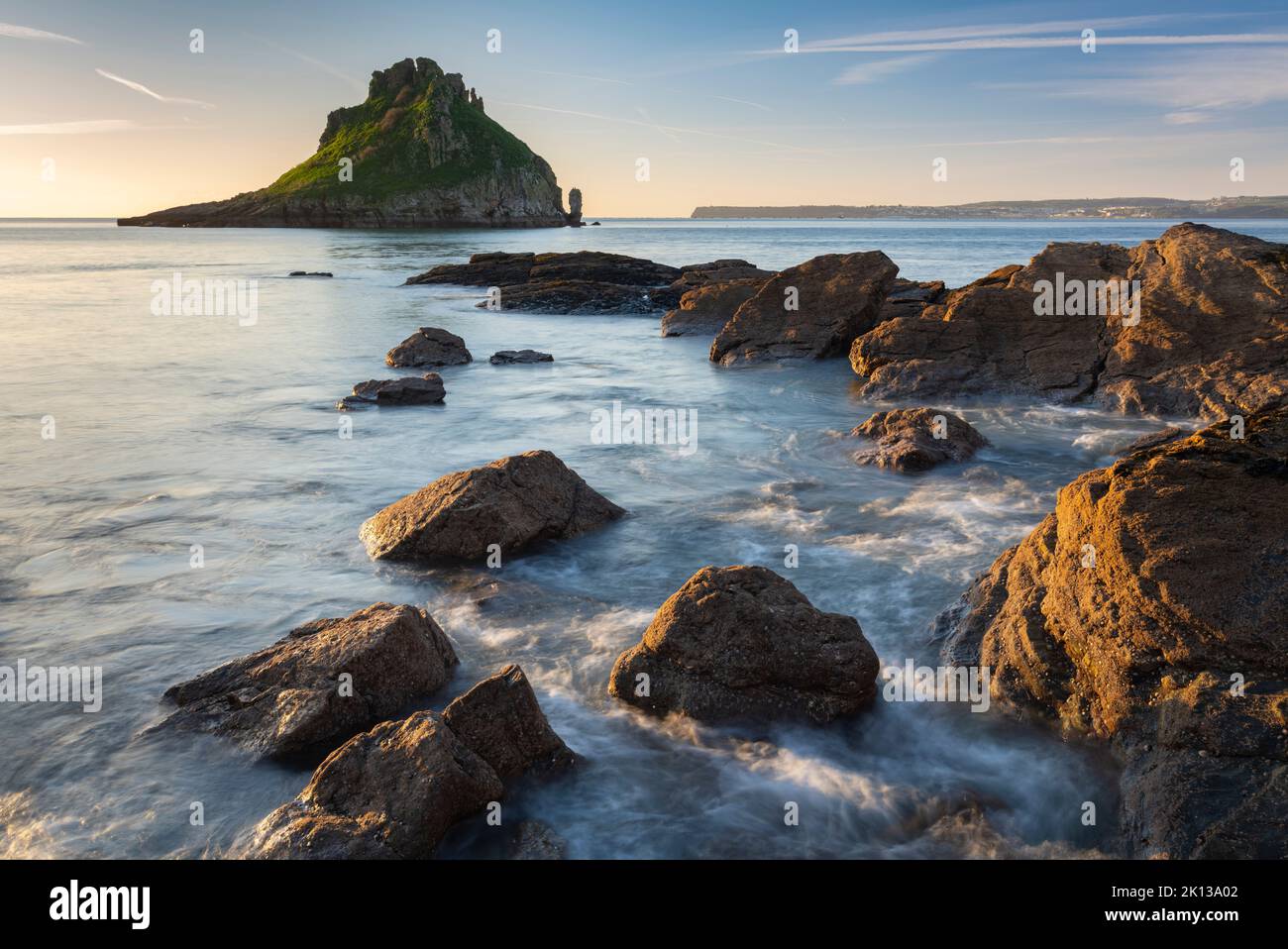 Thatcher Rock al largo della costa di Torquay, Devon, Inghilterra, Regno Unito, Europa Foto Stock