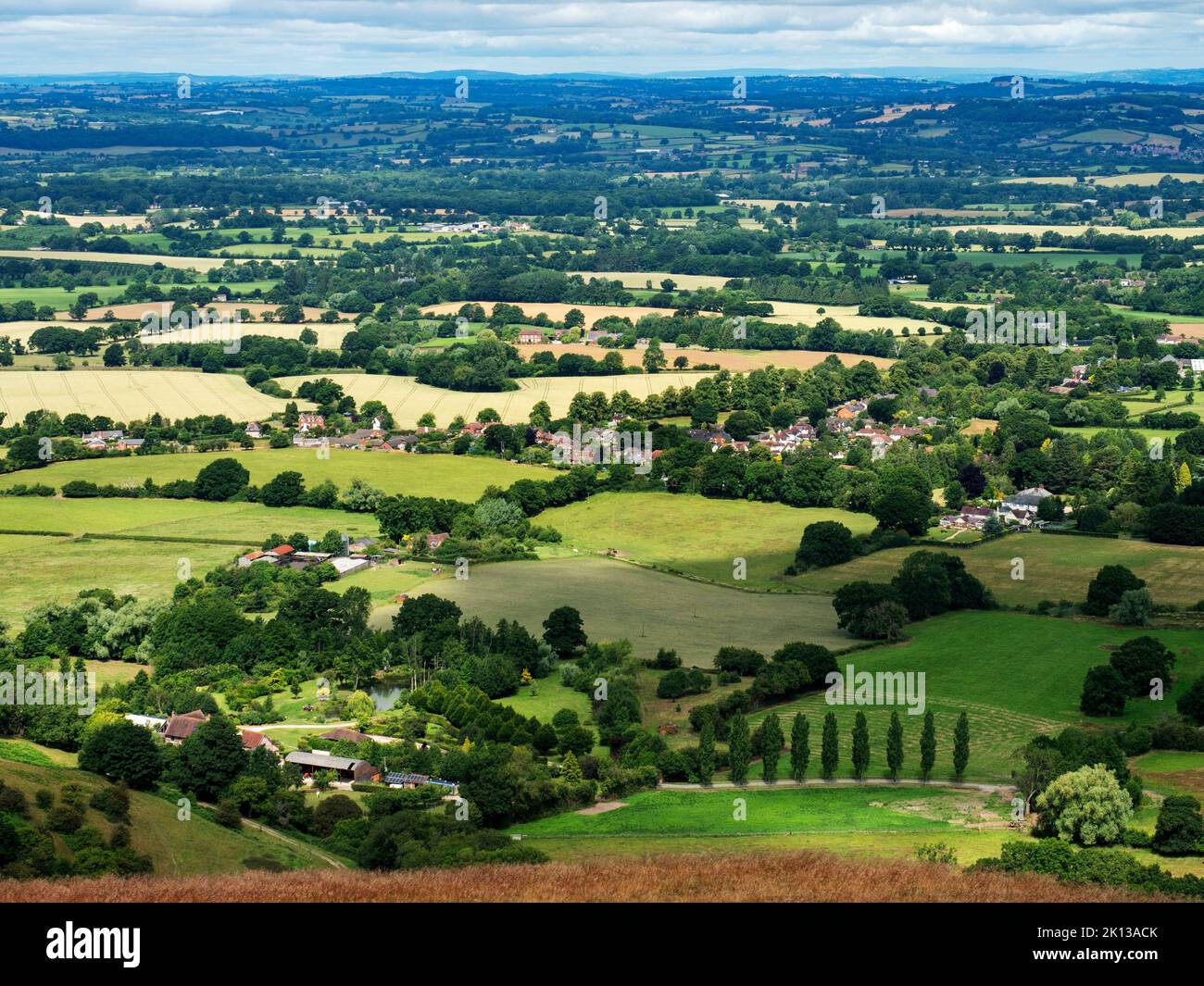 Vista su Herefordshire da Herefordshire Beacon, Herefordshire, Inghilterra, Regno Unito, Europa Foto Stock