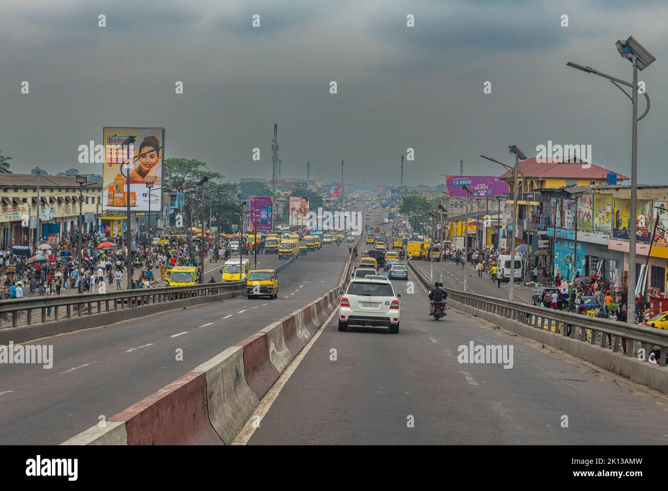 Traffico a Kinshasa, Repubblica Democratica del Congo, Africa Foto Stock