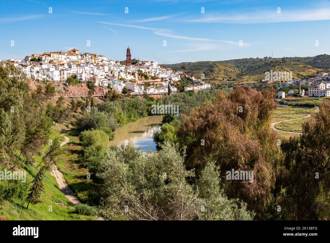 Vista del villaggio di Montoro, una città e un comune nella provincia di Cordoba, nel sud della Spagna, nella parte nord-centrale della comunità autonoma di A. Foto Stock