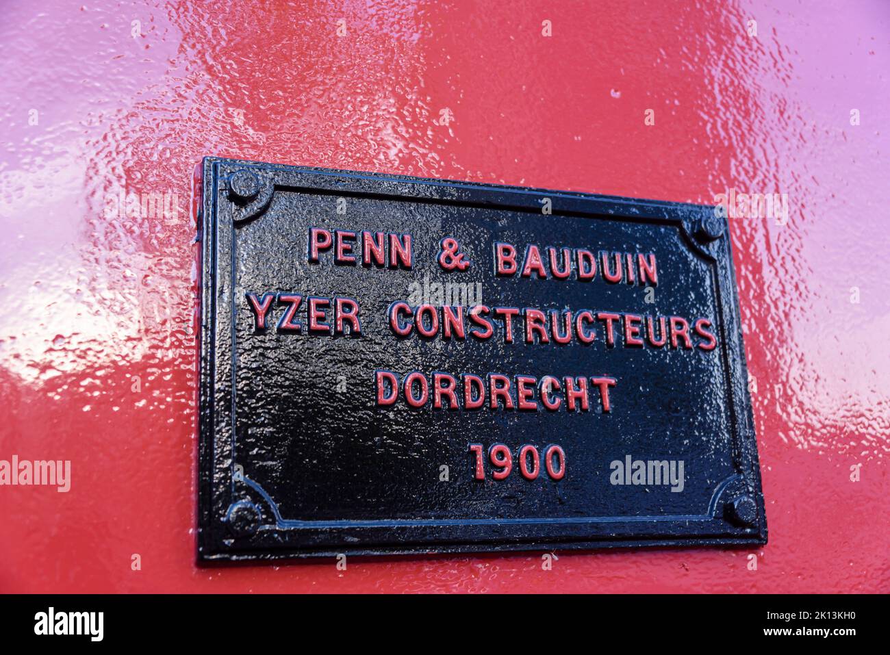 Targa sul lato di una gru nel porto di Rotterdam, con il nome del costruttore "Penn & Bauduin Yzer Constructeurs, Dordrecht, 1900", Paesi Bassi Foto Stock