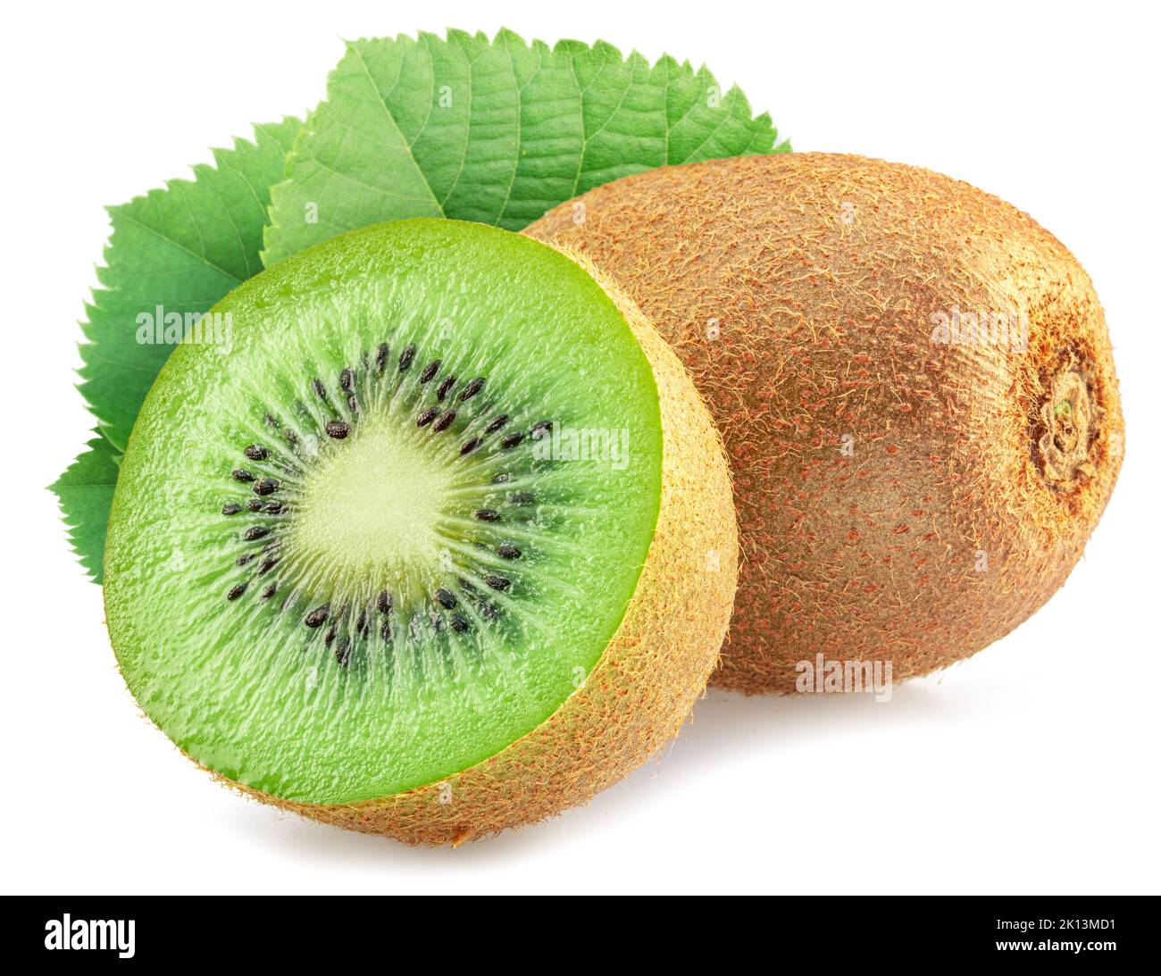 Kiwi frutta, kiwi fetta e foglie isolato su sfondo bianco. Foto Stock