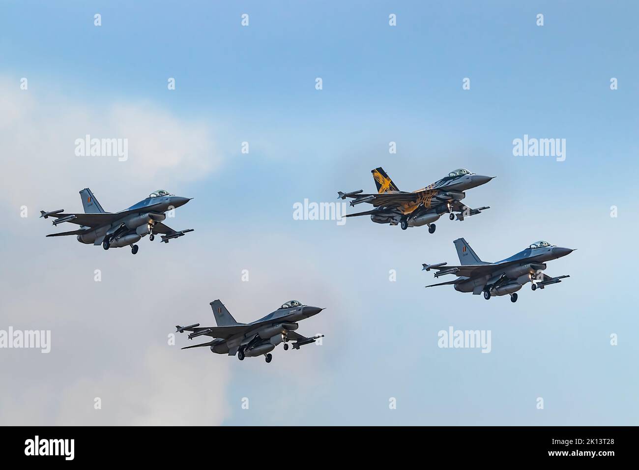 4 F16s delle forze aeree belghe in volo durante il Sanicole International Airshow 2022 Foto Stock