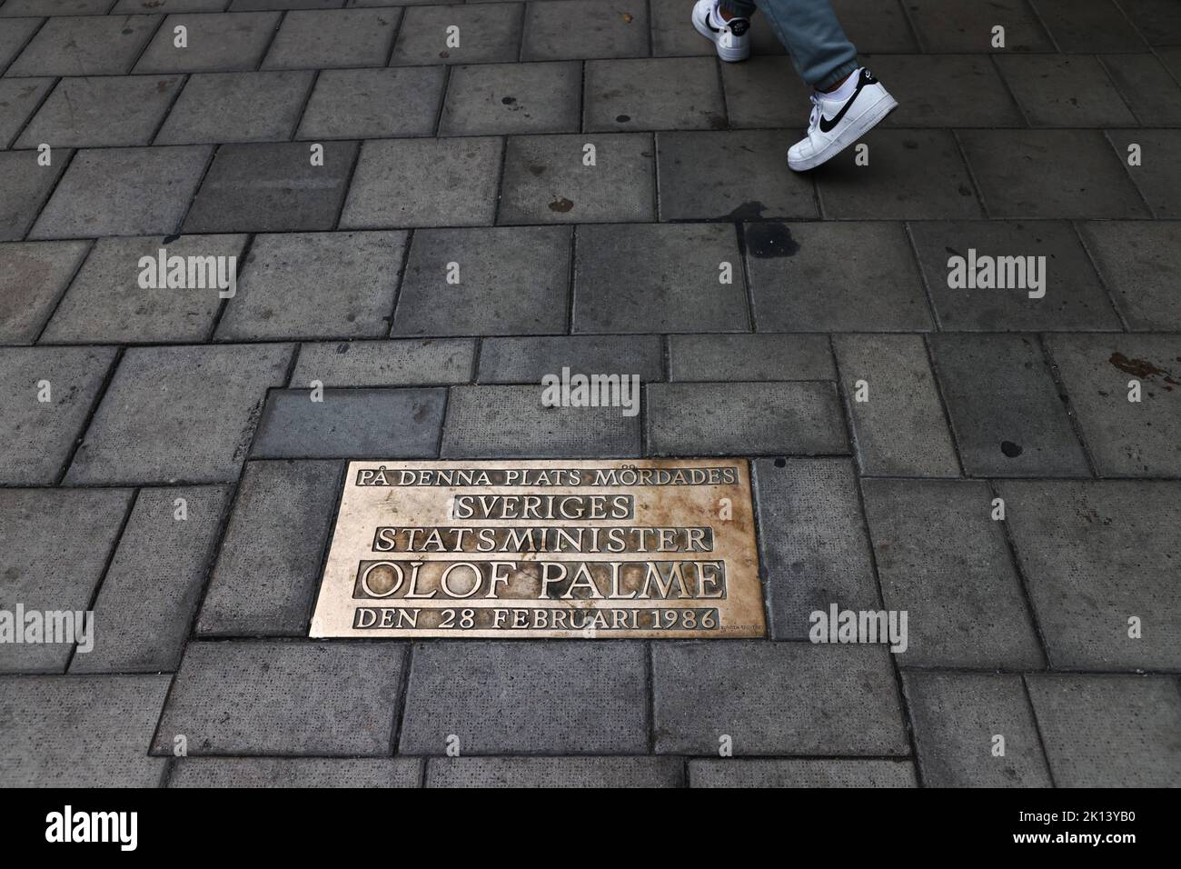 Il sito dell'omicidio, Sveavägen-Tunnelgatan (ora Olof Palmes gata), dove il primo ministro svedese è stato ucciso venerdì 28 febbraio 1986. Foto Stock