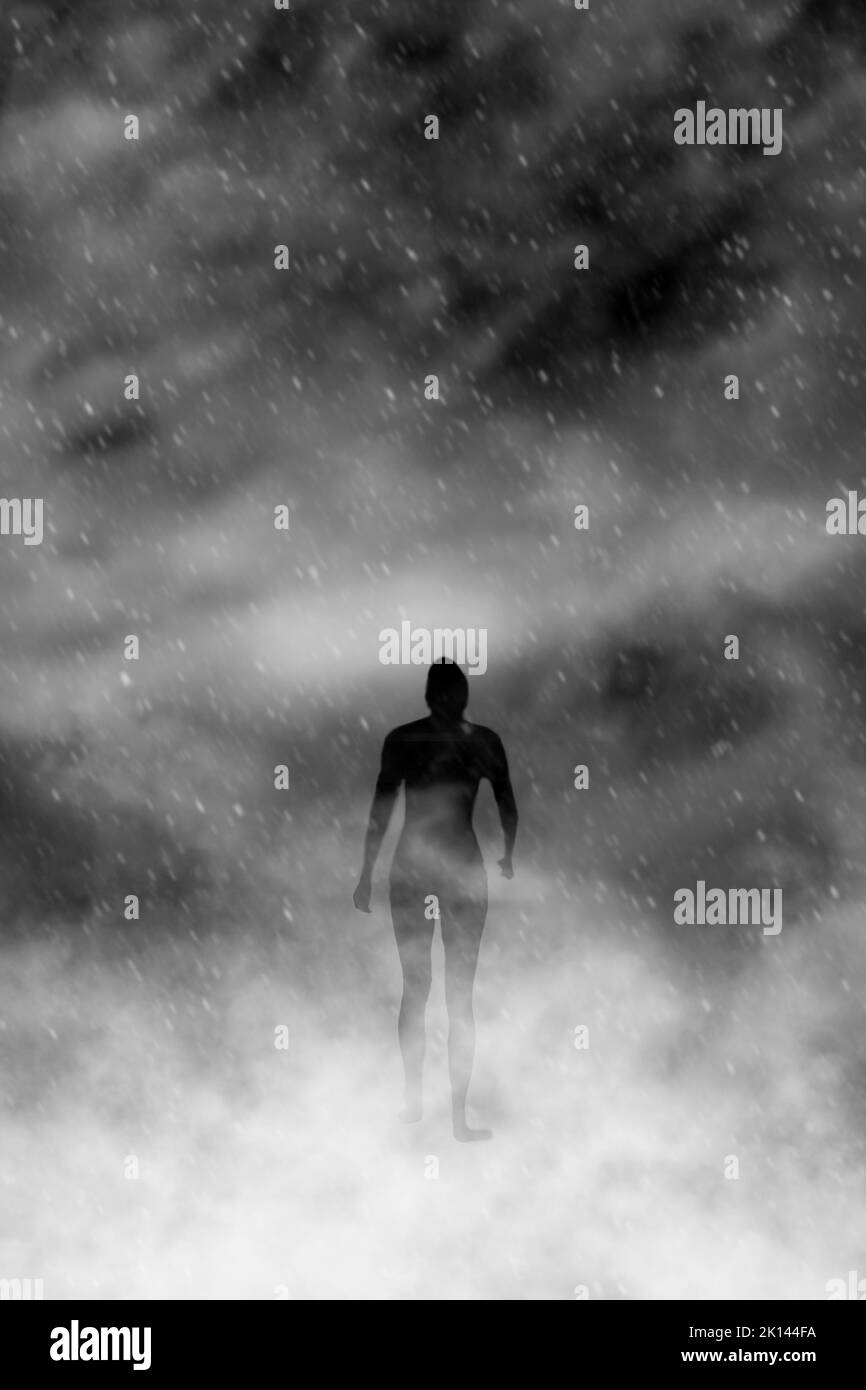 Immagine concettuale di una figura umanoide con silhouette tra polvere e nebbia vorticosa Foto Stock