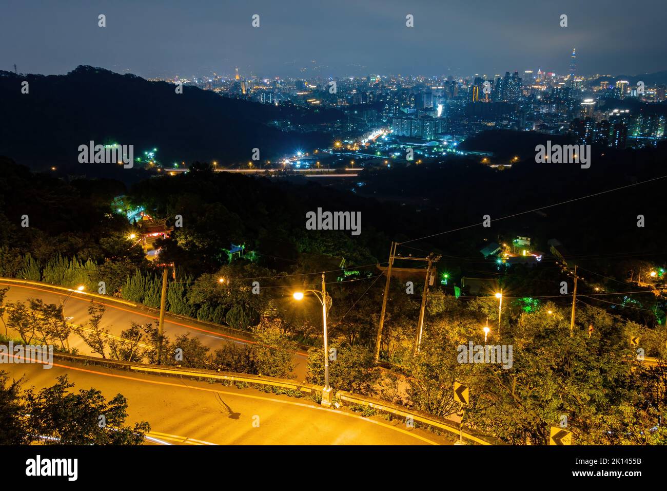 Splendido paesaggio urbano in aerotaia dal Tempio Fude di Hongludi Nanshan a Taiwan Foto Stock