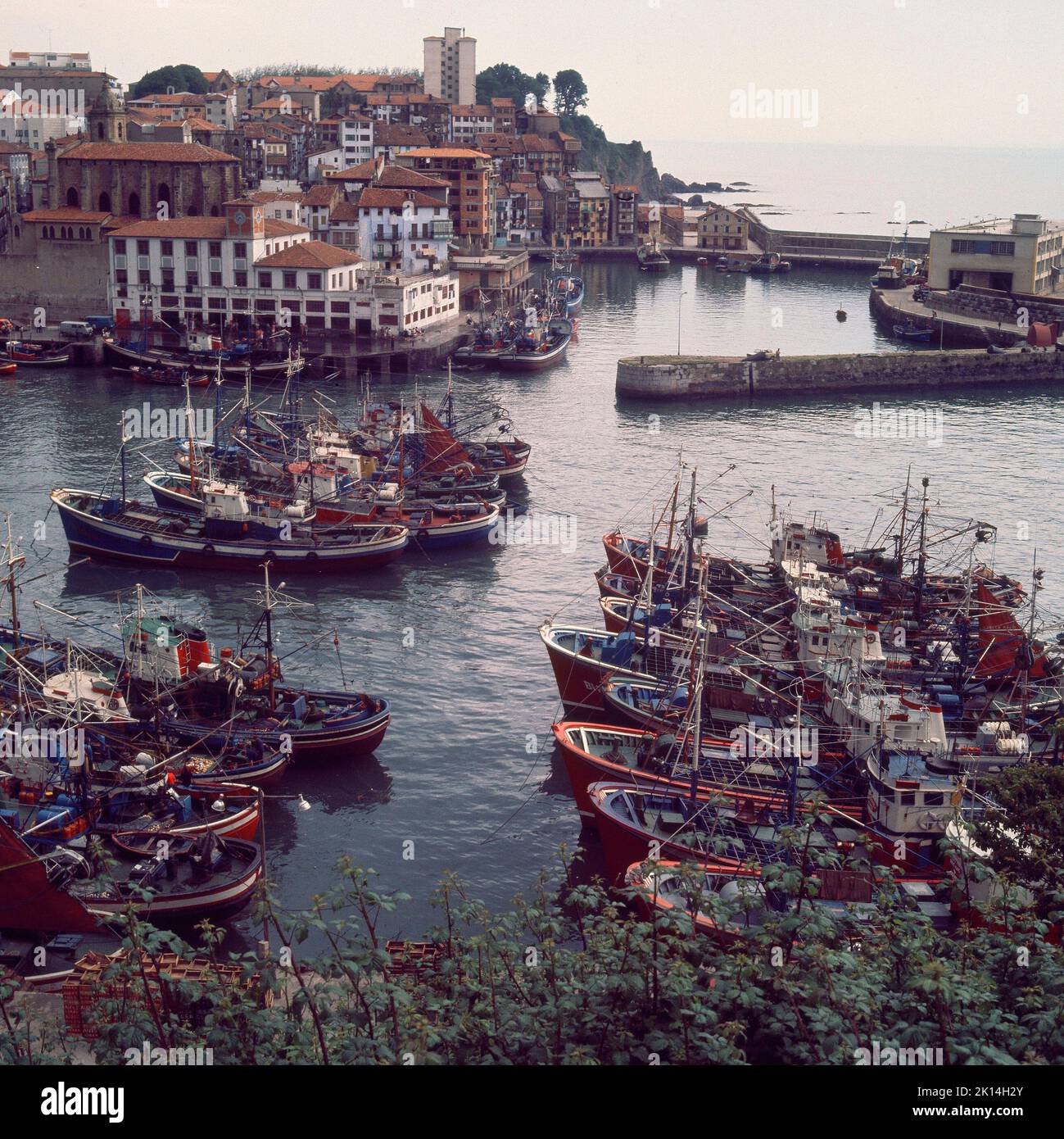 PUERTO - FOTO AÑOS 60. Posizione: ESTERNO. BERMEO. Biscaglia. SPAGNA. Foto Stock