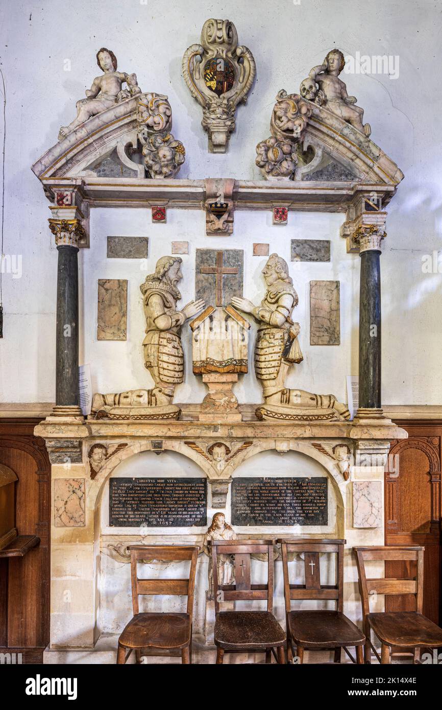 Memoriale a Sir John Hungerford (morto nel 1634) nella chiesa di All Saints nel villaggio di Down Ampney, Gloucestershire, Regno Unito. Foto Stock