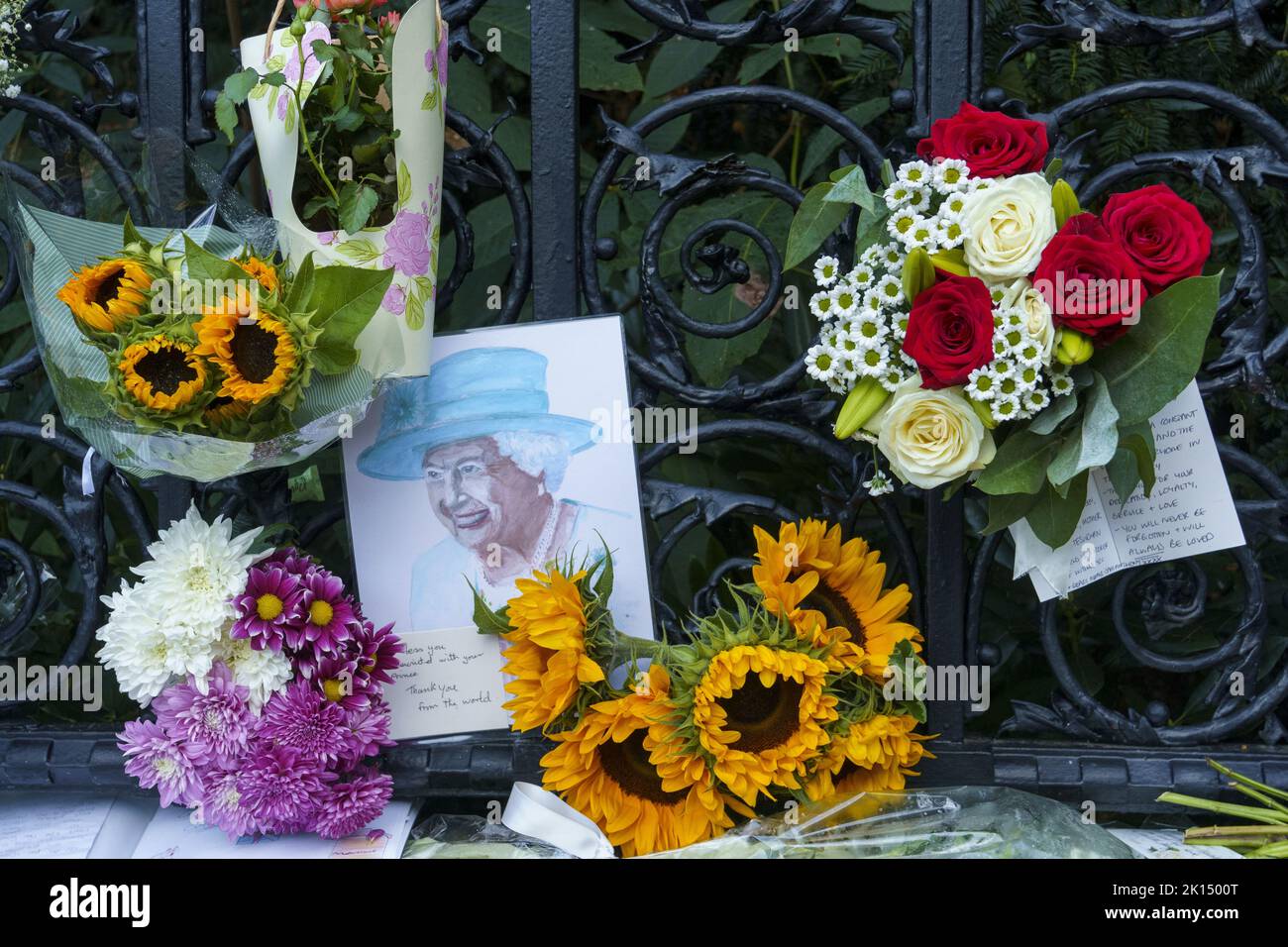 I Flawers hanno prestato a Sandringham per commemorare la vita della regina Elisabetta II Foto Stock