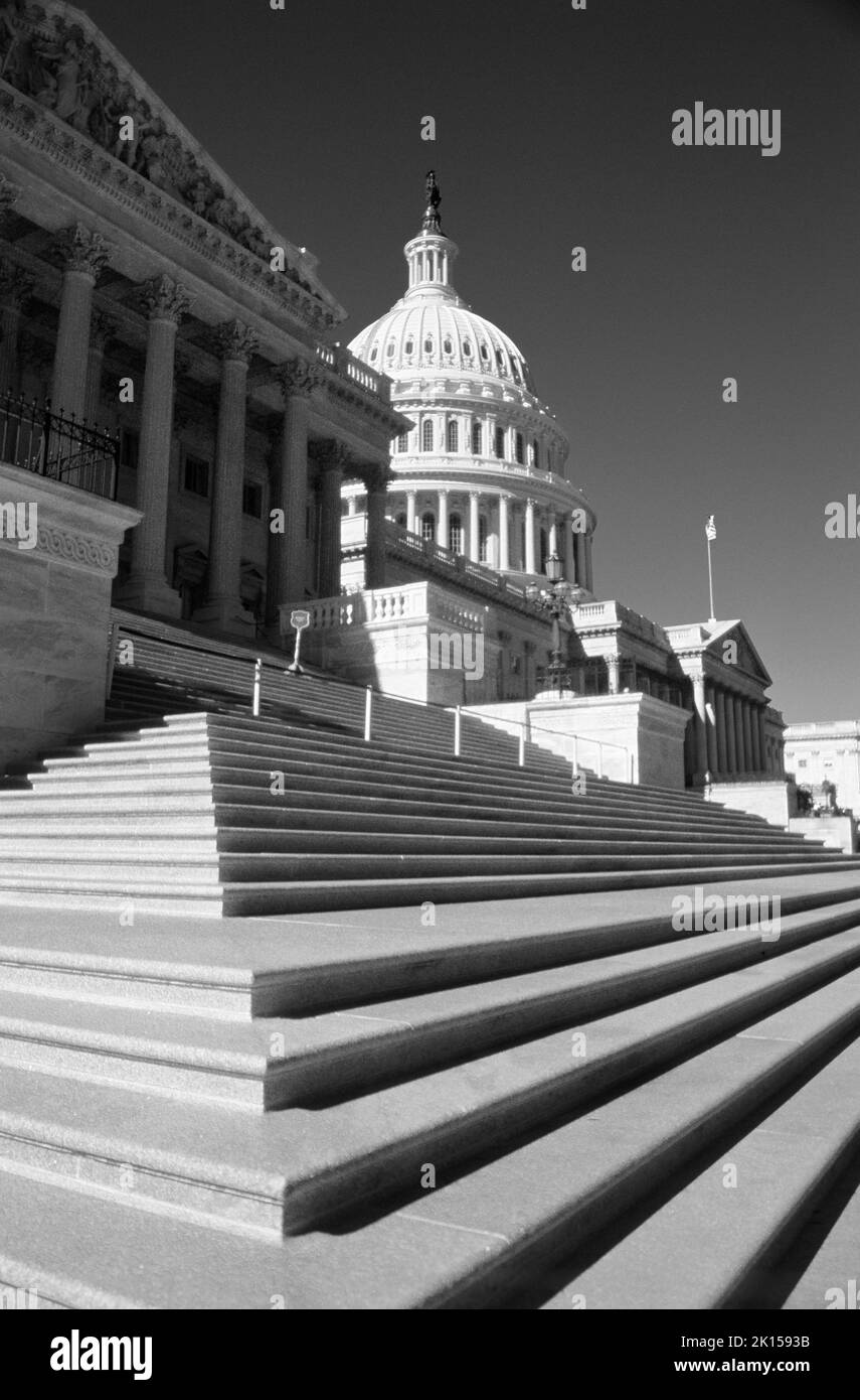 Edificio del Campidoglio DEGLI STATI UNITI senza persone a Washington, D.C., Distretto di Columbia, cielo senza nuvole, Foto Stock