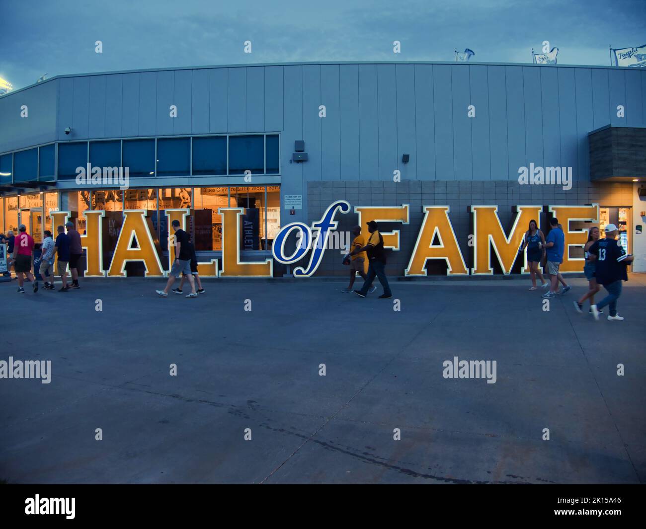 Kansas City, Missouri - 27 agosto 2022 - Kansas City Royals vs San Diego Padres seguito da i Love il concerto post-partita del 90s Foto Stock