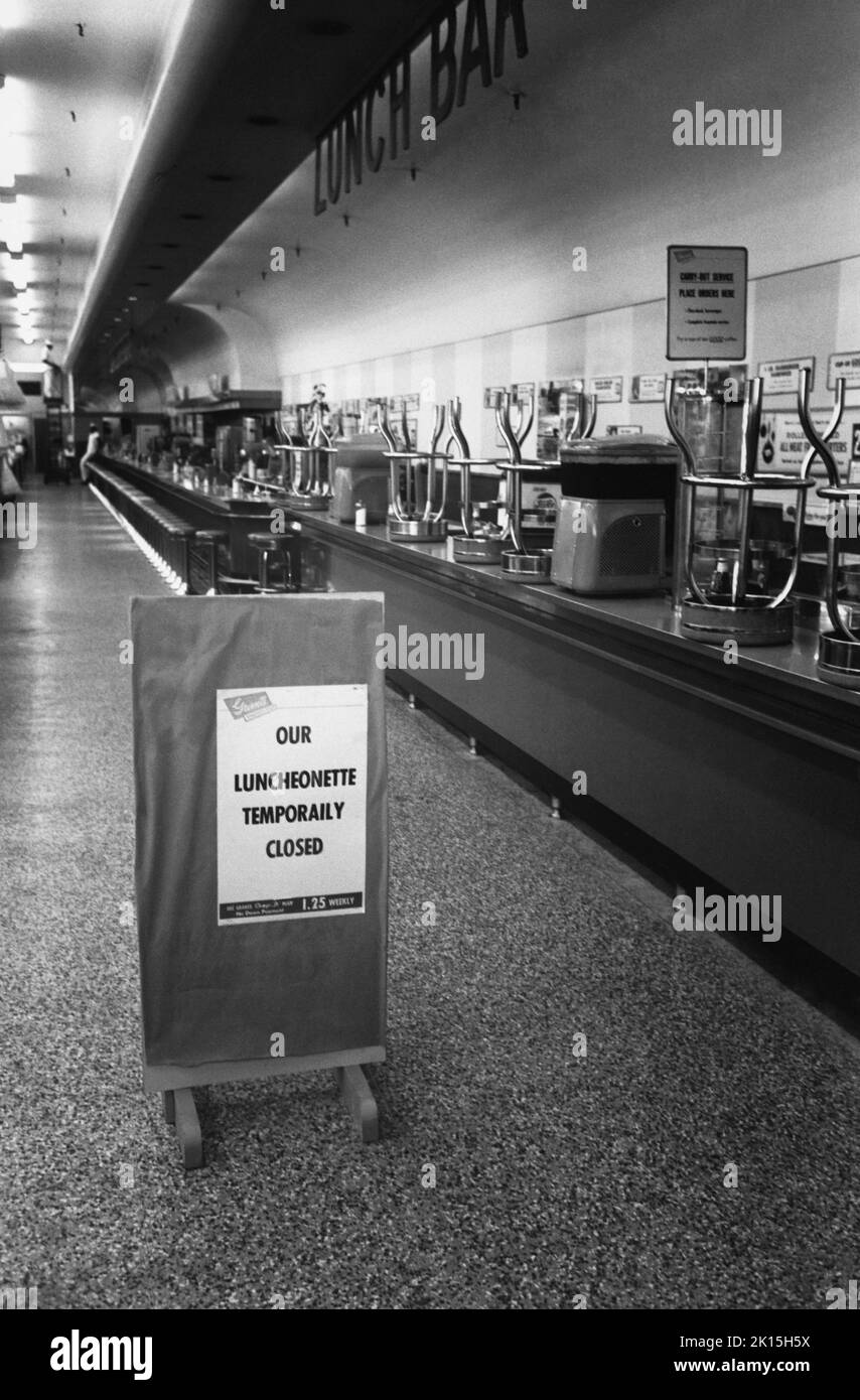 Un bancone per il pranzo a Charlotte, North Carolina, è chiuso dopo i primi sit-in; febbraio 1960. Foto Stock