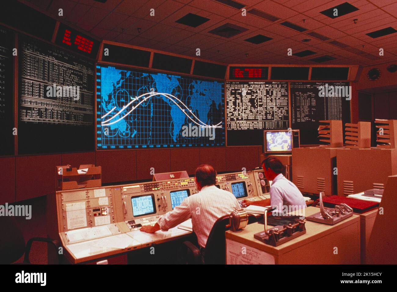 Uno sguardo alla sala di controllo della missione della NASA presso il Johnson Space Center, noto anche per il suo callsign, "Houston". Fotografia circa 1989. Foto Stock