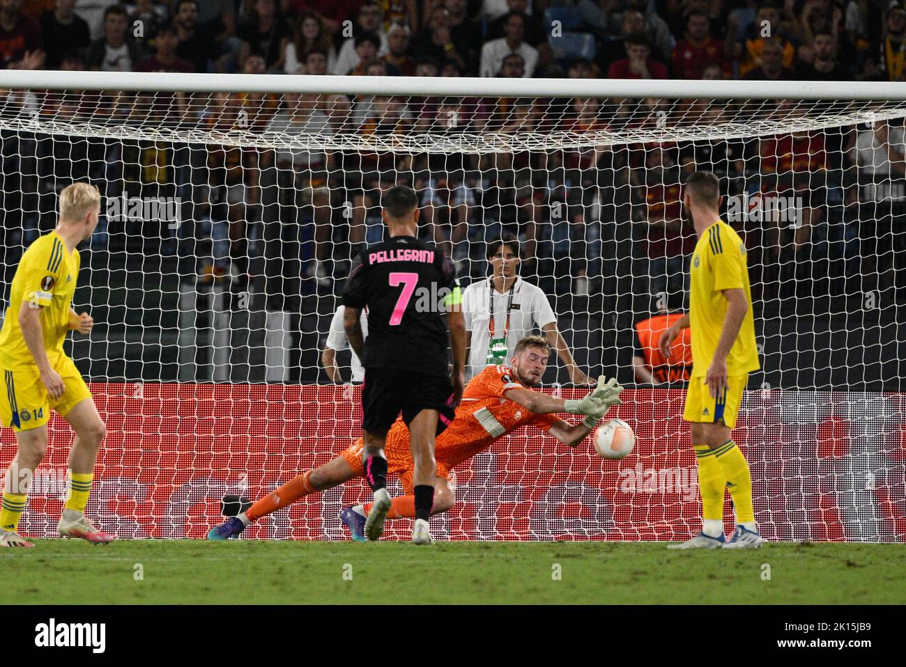 Roma, Italia. 15th Set, 2022. Lorenzo Pellegrini (COME Roma) durante la partita di calcio della UEFA Europa League 2022-2023 tra AS Roma e HJK Helsinki allo Stadio Olimpico di Roma il 15 settembre 2022. Credit: Independent Photo Agency/Alamy Live News Foto Stock