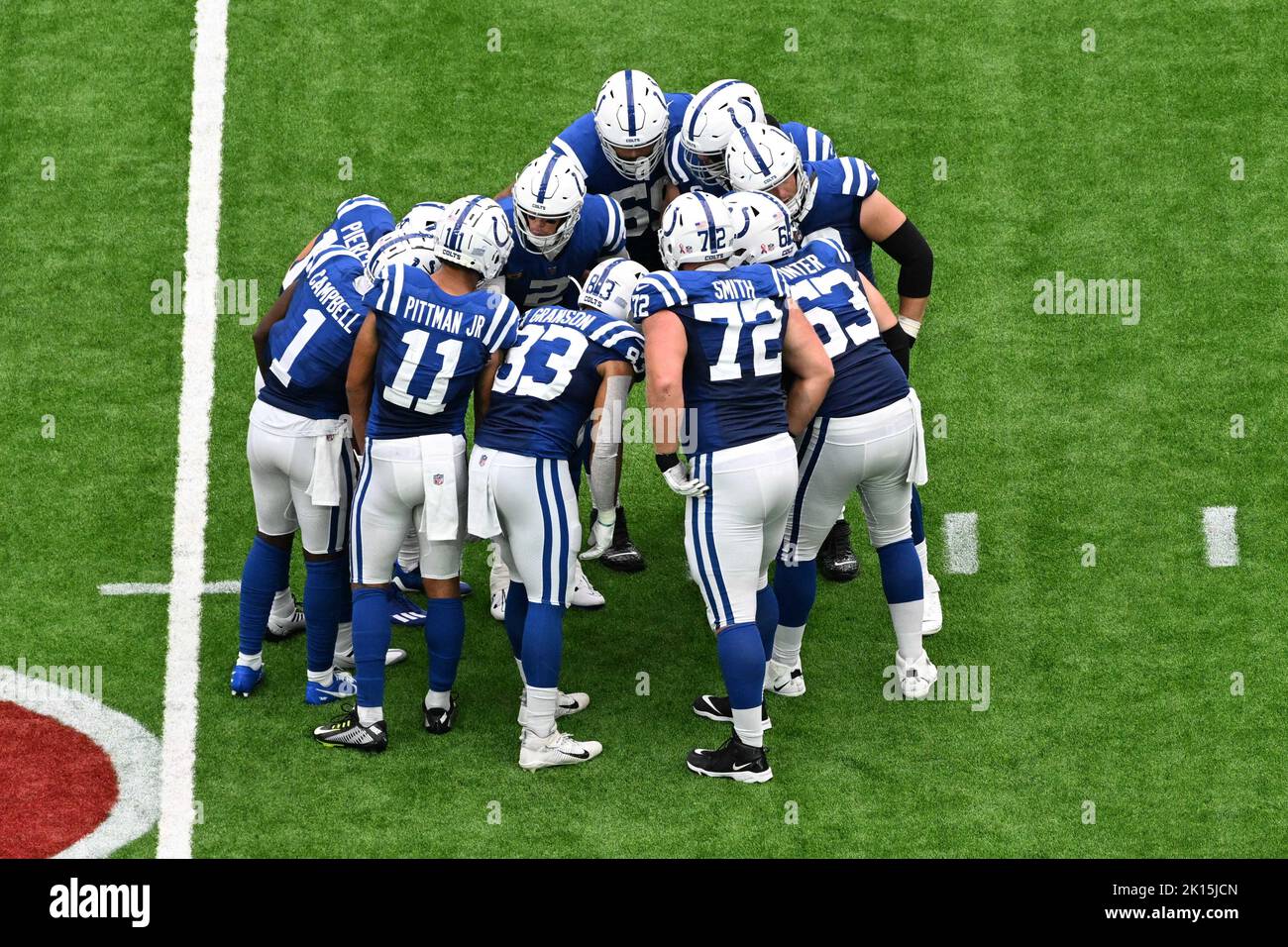 The Indianapolis Colts huddle durante il secondo trimestre della partita di football tra gli Indianapolis Colts e gli Houston Texans il 11 settembre Foto Stock