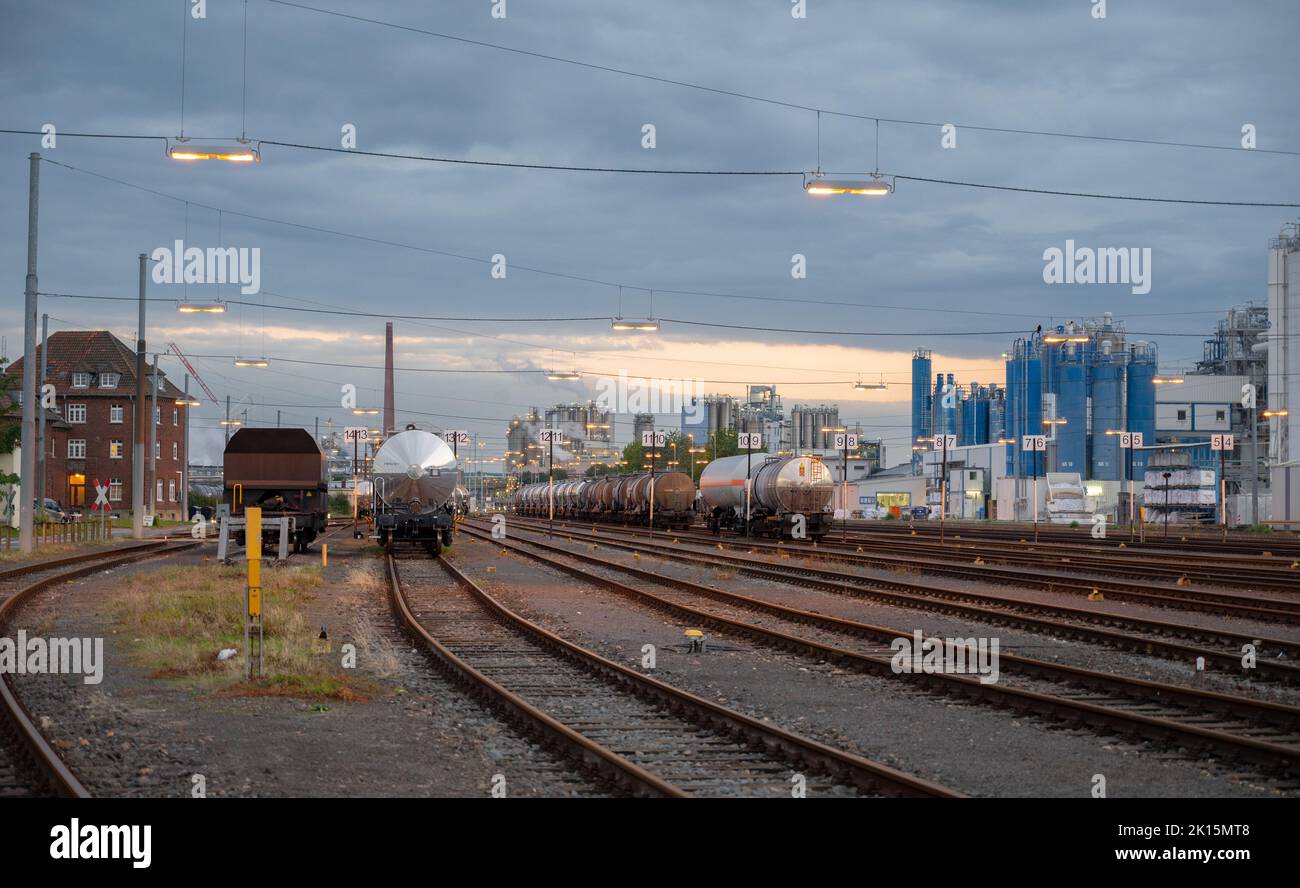 Colonia Settembre 2022: Godorfer Hafen è il porto di Colonia con il più alto fatturato. Si trova a Colonia-Godorf, sul basso Reno, al km 671,9 sul Foto Stock Colonia Settembre 2022: Godorfer Hafen è il porto di Colonia con il più alto fatturato. Si trova a Colonia-Godorf, sul basso Reno, al km 671,9 sul Foto Stock