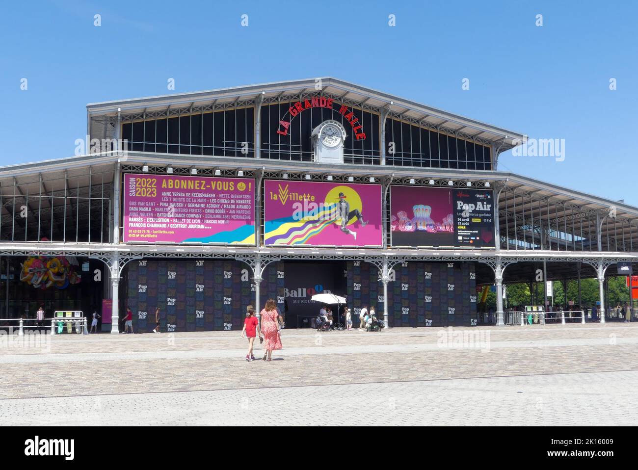 Parigi, Francia. Luglio 23. 2020. La grande Halle de la Villette. Ex mattatoio trasformato in una sala espositiva culturale nel 20th ° secolo. Foto Stock