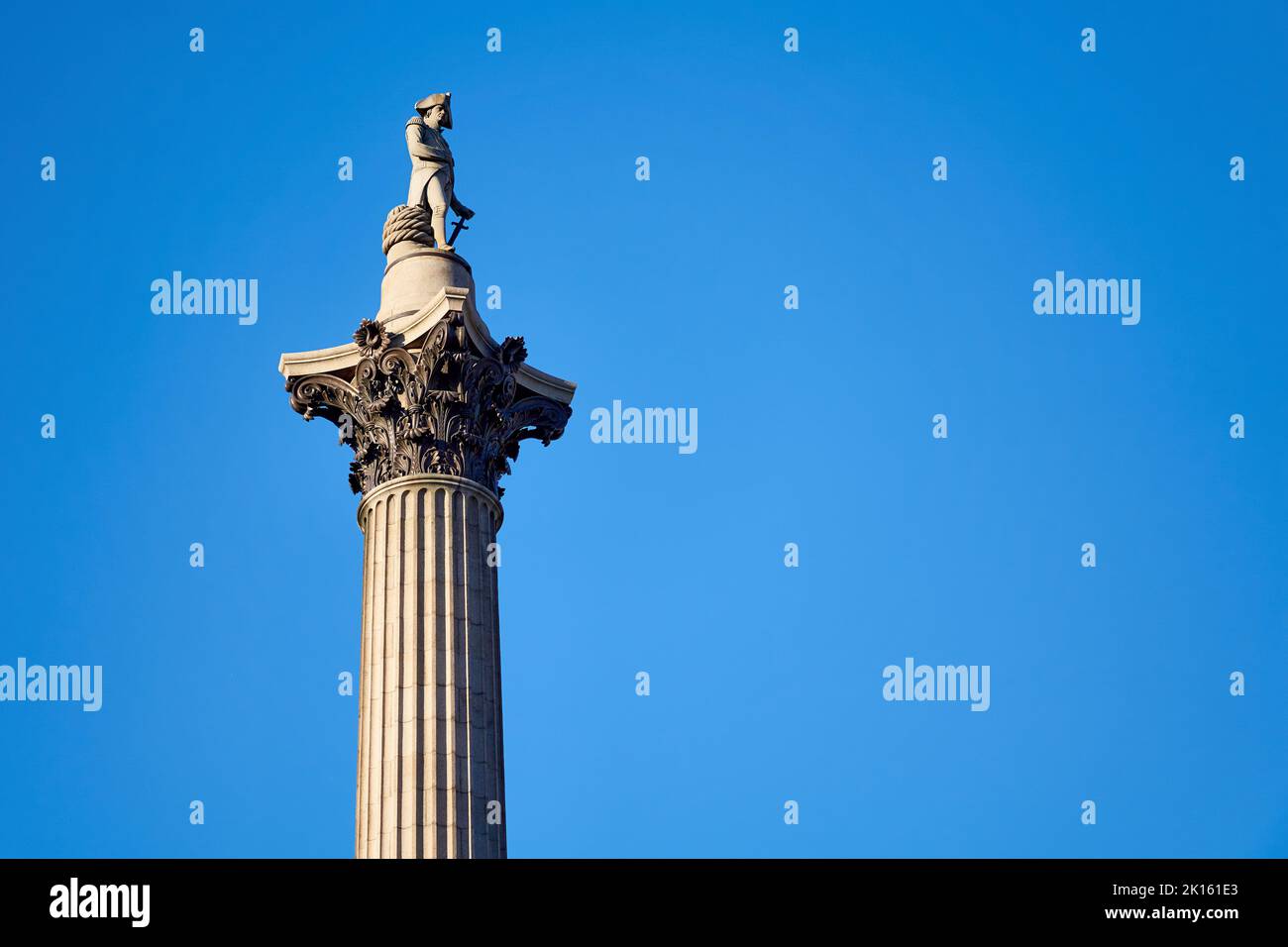 Primo piano della colonna di Nelson a Trafalgar Square, Londra Foto Stock