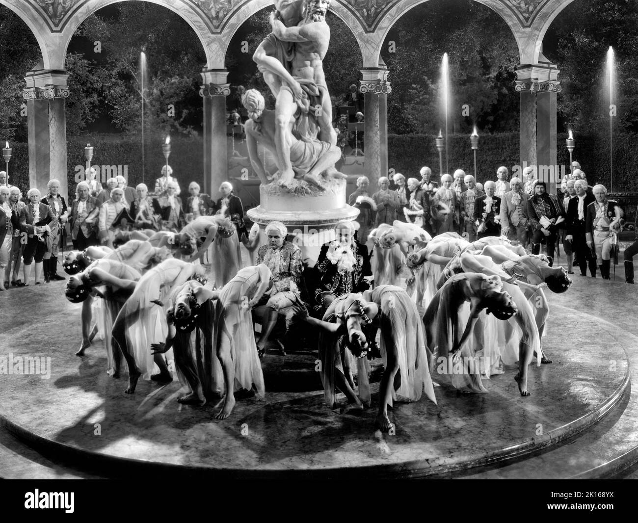 Grande set di produzione, on-set del film, 'Madame Du Barry', Warner Bros., 1934 Foto Stock
