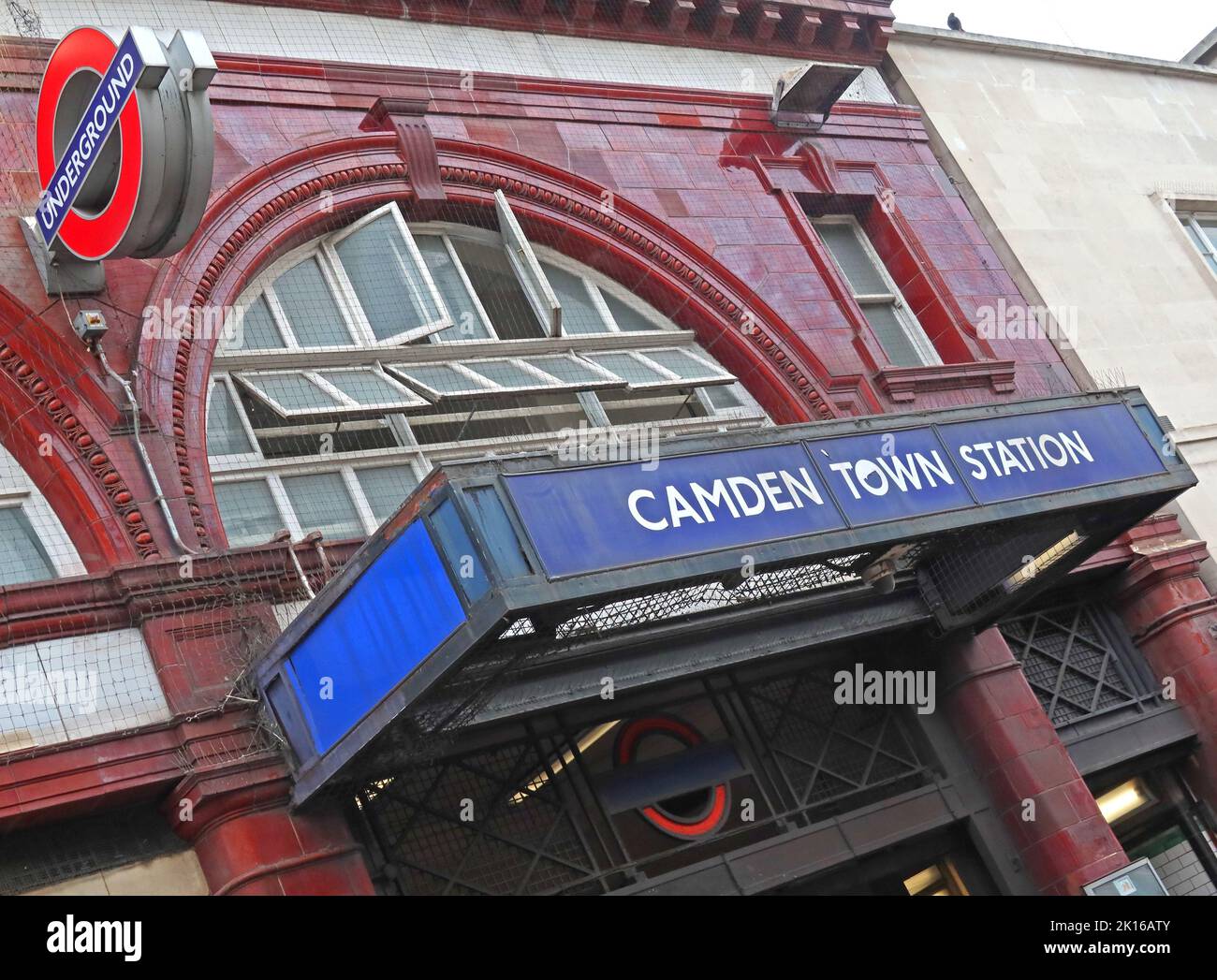 Stazione della metropolitana di Camden Town, Camden, Londra, Inghilterra, Regno Unito, NW1 8NH Foto Stock