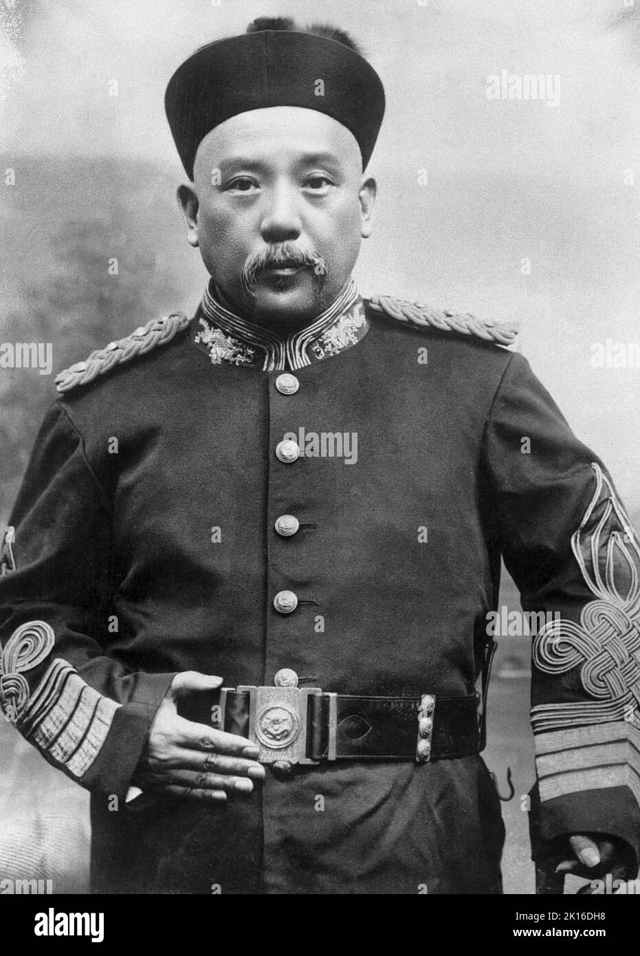 Ritratto di Yuan Shikai (1859-1916), ufficiale militare e governativo cinese durante la tarda dinastia Qing, divenne in seguito il primo presidente della Repubblica di Cina. Foto Stock