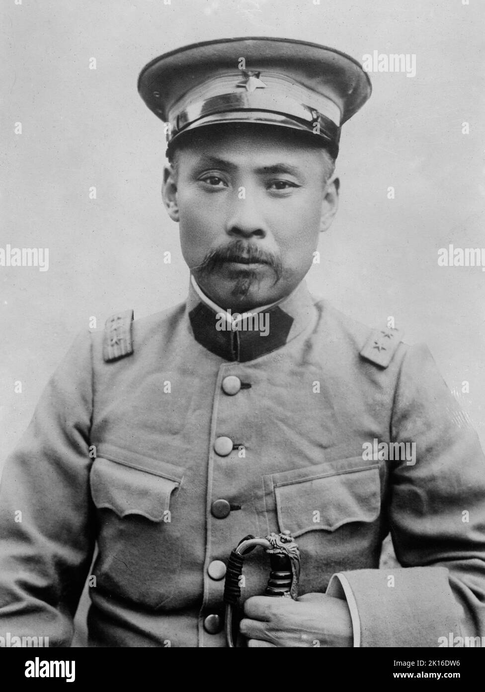 Ritratto di Duan Qirui (1865 – 1936), un guerriero e politico cinese, un comandante dell'esercito Beiyang e l'Amministratore Delegato della Repubblica di Cina (a Pechino) dal 1924 al 1926, anche il Premier della Repubblica di Cina in quattro occasioni tra il 1913 e il 1918. Foto Stock