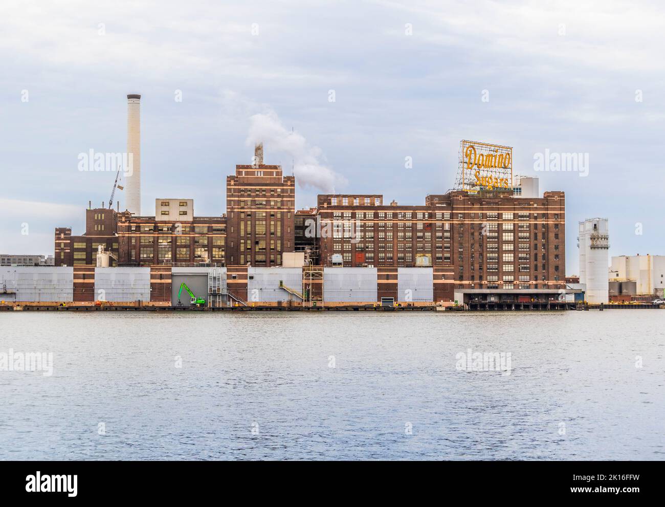 Domino Sugars Manufacturing Refinery a Baltimora Inner Harbor, Baltimora, Maryland. Foto Stock
