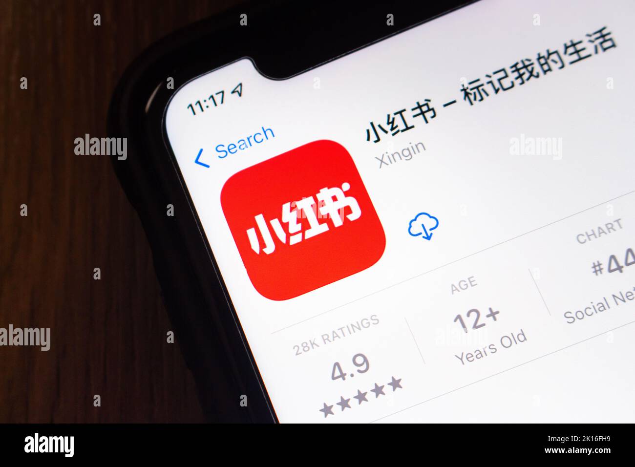 Piattaforma cinese di social media e e-commerce Xiaohongshu (app Xingin, nota anche come Little Red Book, o semplicemente Redbook) in App Store su iPhone. Foto Stock